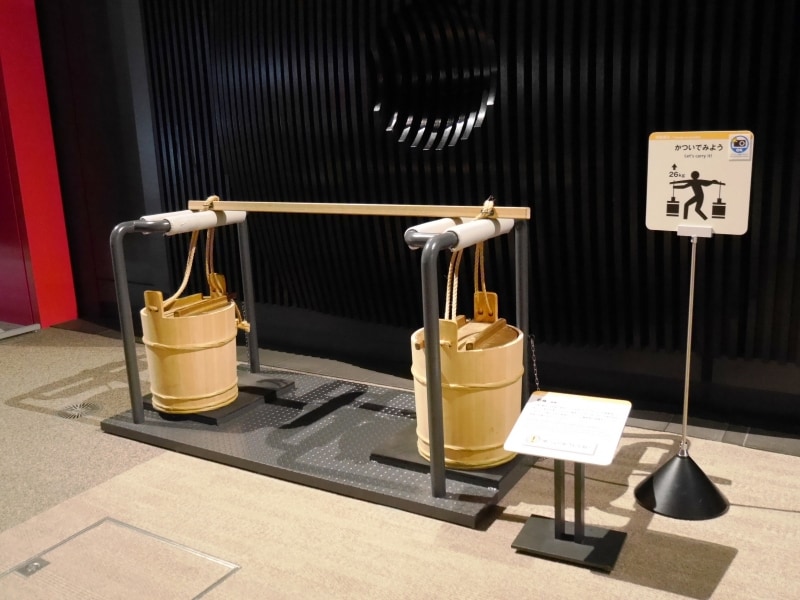 担げる『肥桶』の体験型展示