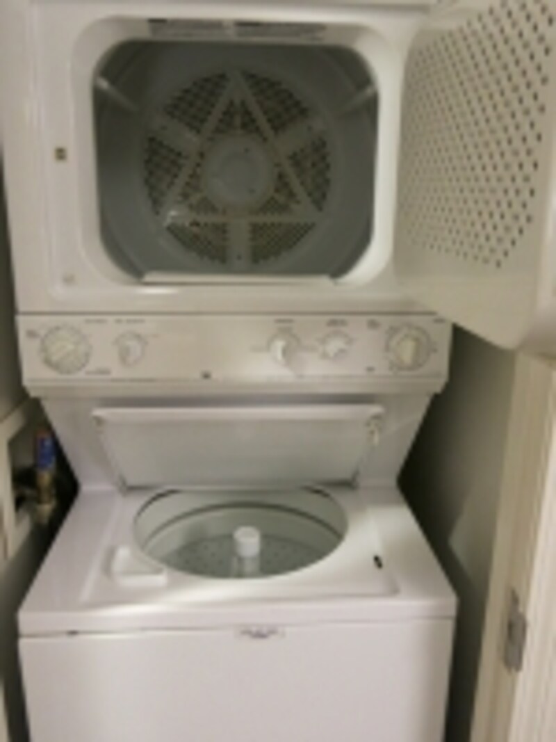 フルサイズの洗濯機と乾燥機を装備