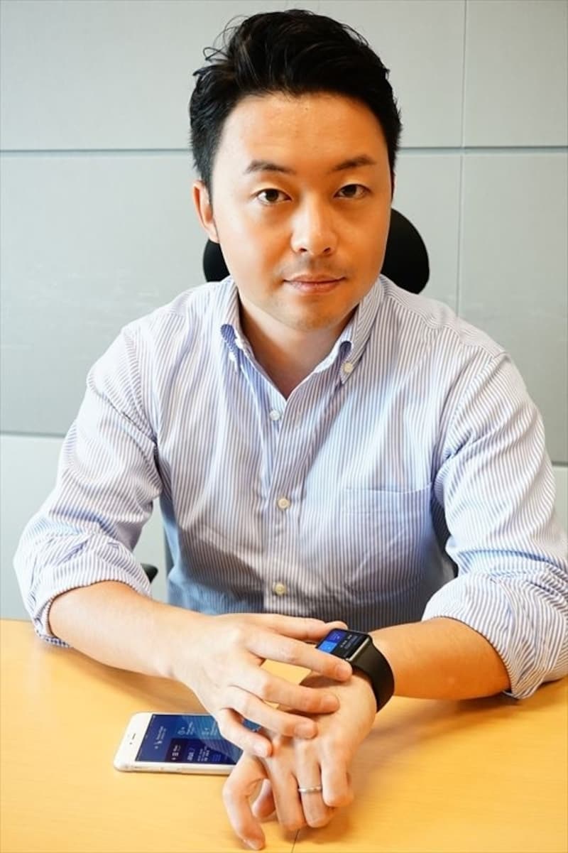 Apple Wacthにてアプリ「ANA」をデモする渡邊氏