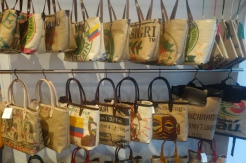 産地を旅するように、図柄から想像が膨らむ。