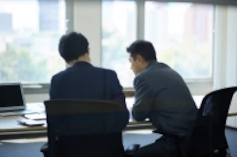 業績が悪いと社内の雰囲気が暗くなる