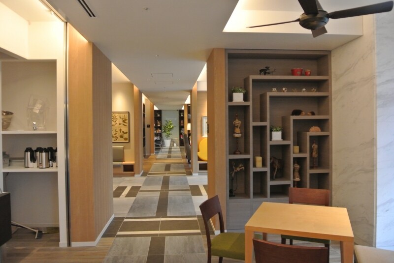 ラウンジとラウンジの間は、オープンにつながっている