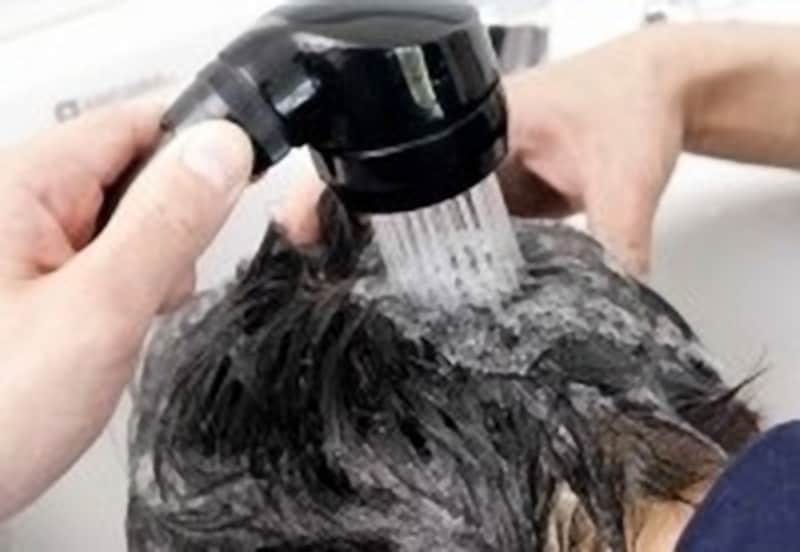 簡単に終わらせるのではなく、時間をかけてすすいで、泡を完全に落としましょう！