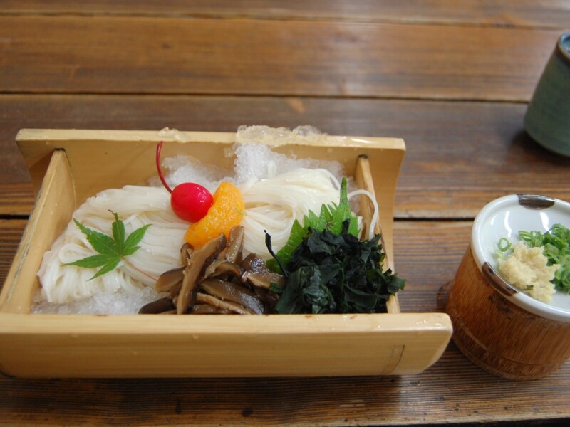 名物の「三輪そうめん」