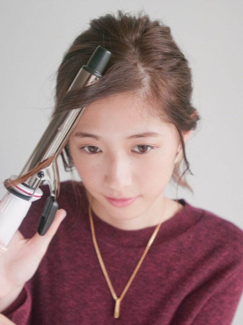 根元付近から毛先にスライドさせるイメージ