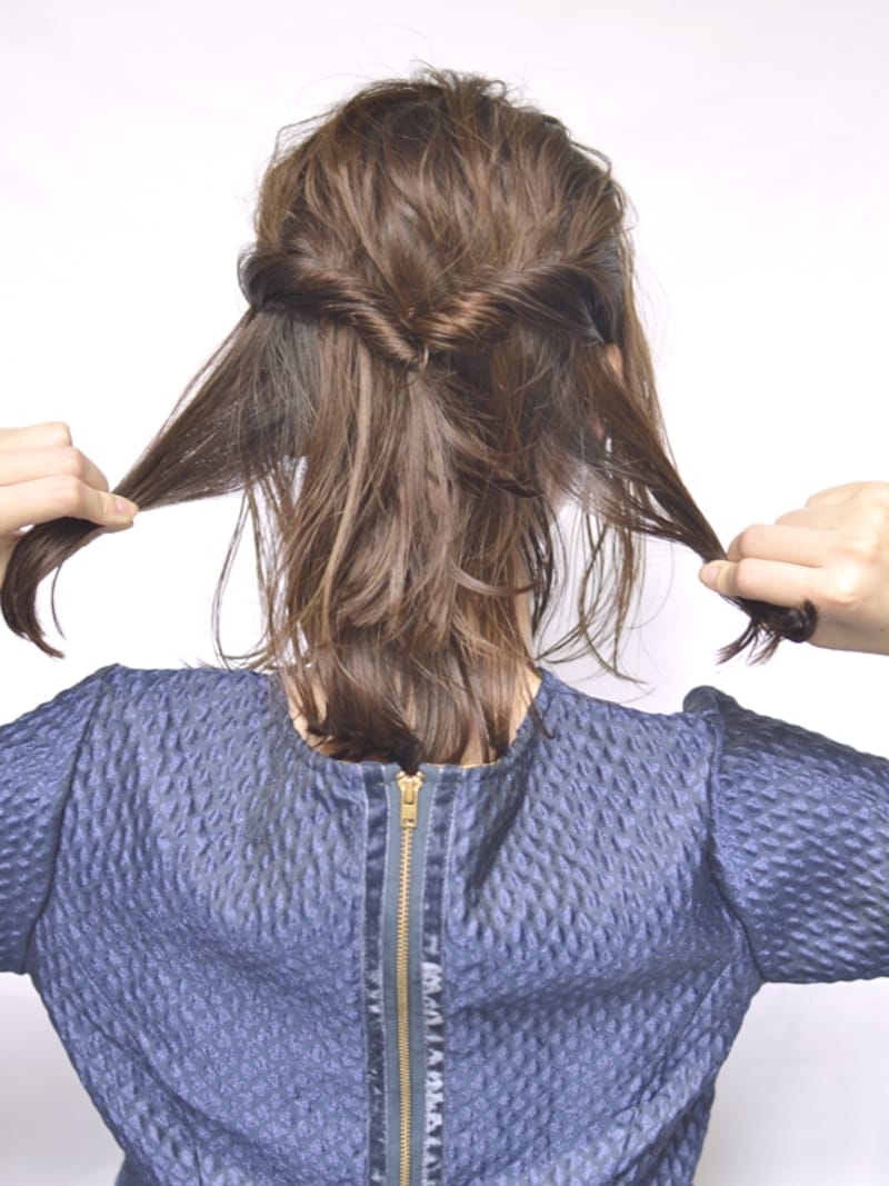 くるりんぱをやや右寄りに作るイメージで