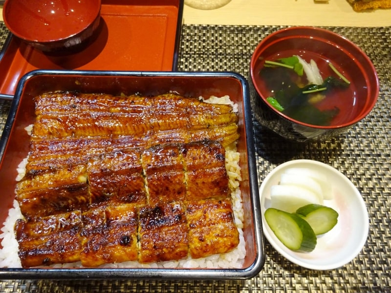 裏メニューの蒸した蒲焼と蒸さない蒲焼が両方楽しめる通称あぐり重