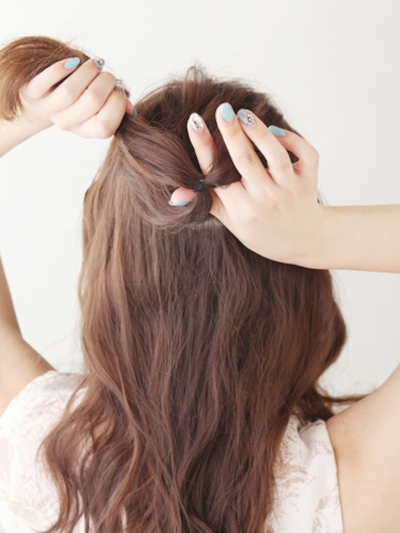 V字になるように髪をすくうとまとまりやすい