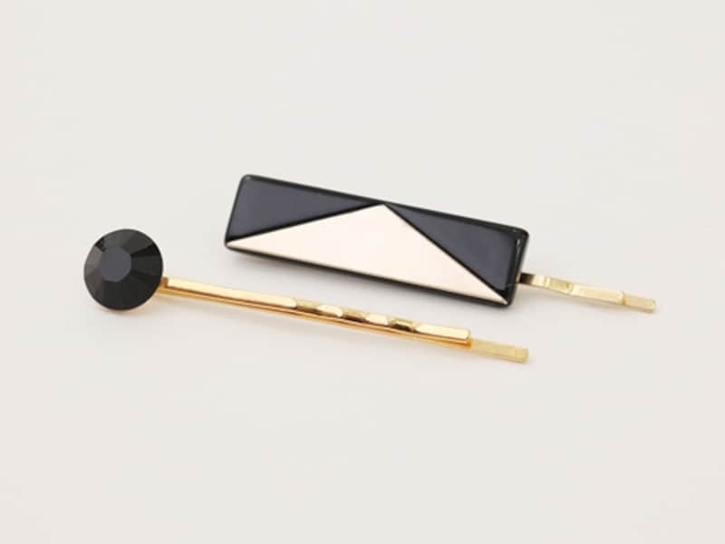 黒×ゴールドのヘアピン