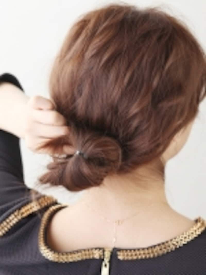ロングヘア 後れ毛とゆる感で惹きつける大人シニヨン 結婚式 パーティーヘアアレンジ All About ロングヘア 後れ毛とゆる感で惹きつける大人シニヨン 結婚式 パーティーヘアアレンジ All About