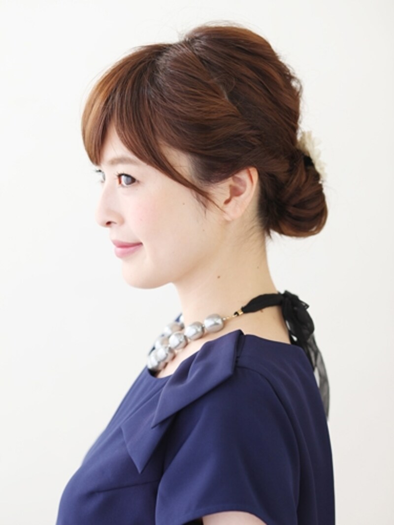 低めのまとめ髪・ロングヘアサイド