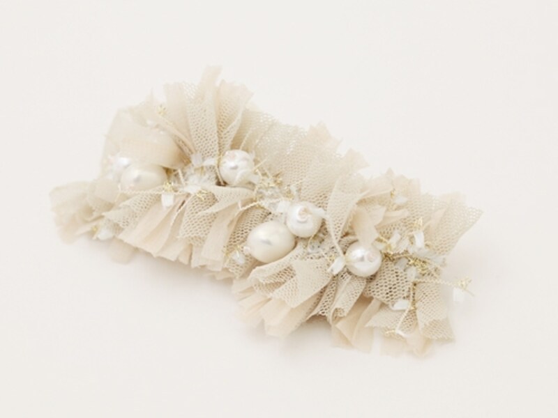 ベージュのバレッタ