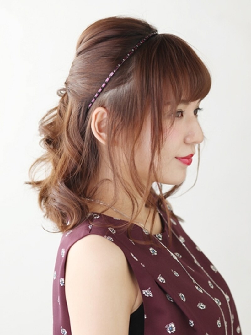 ねじりハーフアップ・ミディアムヘアサイド