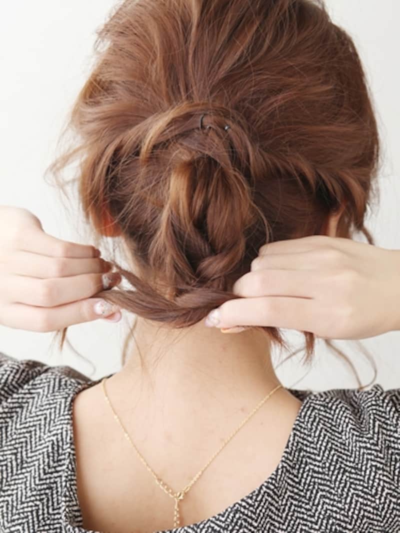 きつく三つ編みにすることで崩れにくく