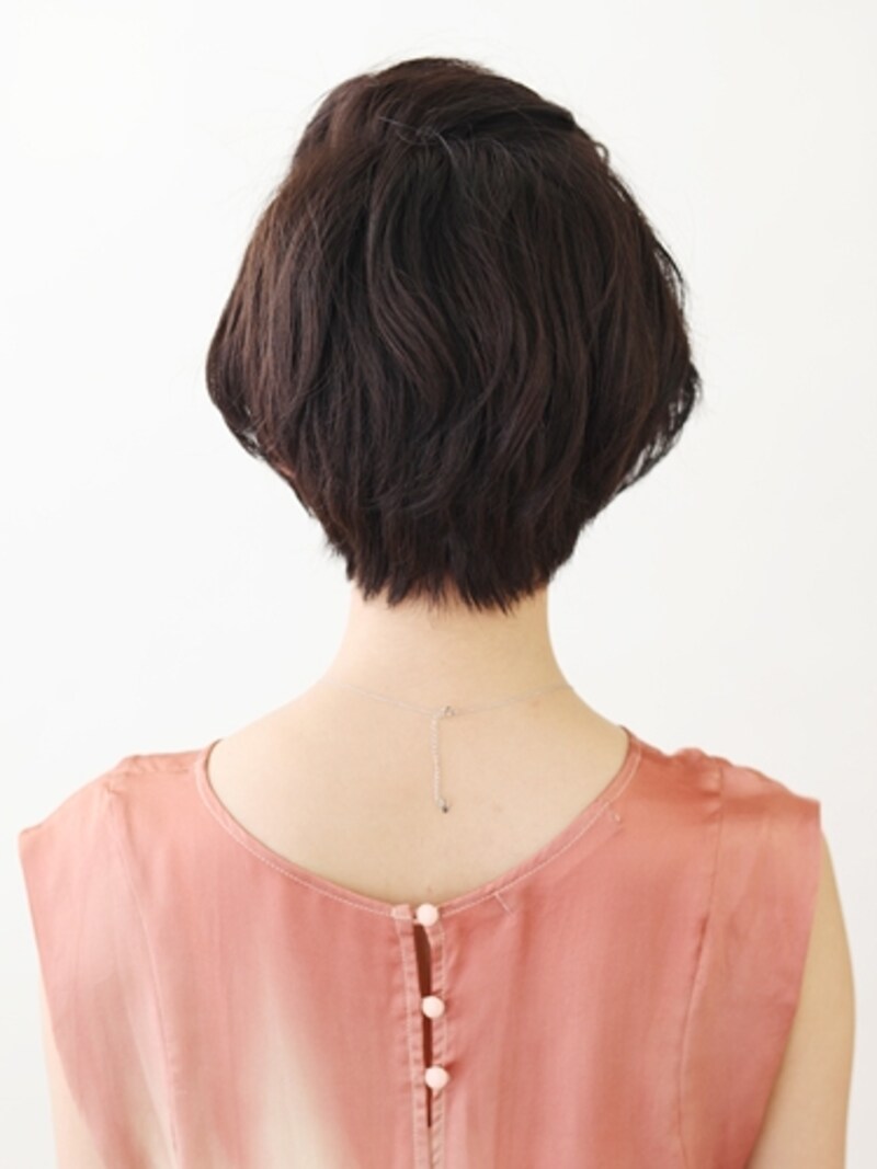 簡単ポンパドールアレンジ・ショートヘアバック
