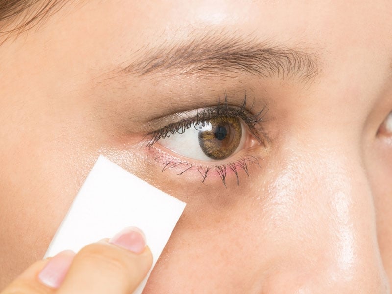 4undefinedスポンジを使って指紋を消す