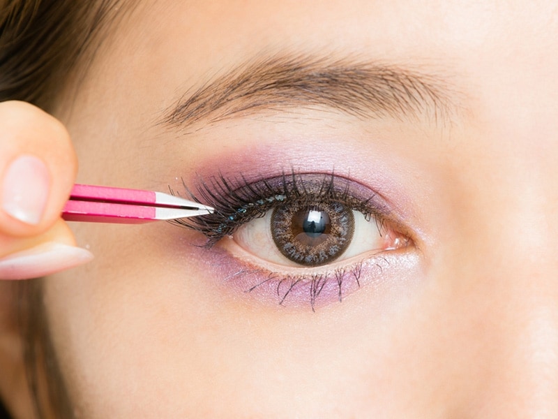 9undefinedつけまつげを付ける