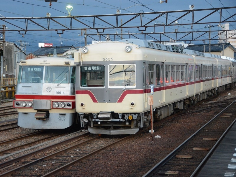 富山地鉄の電車
