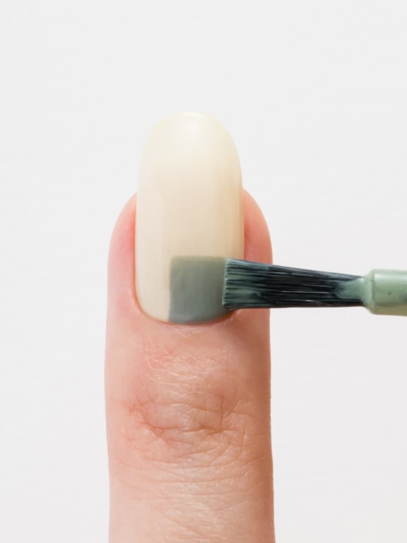 まずは根元から描き始める