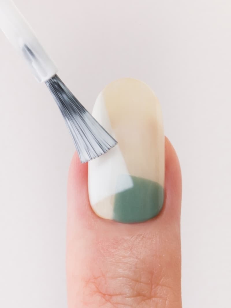 少し曲がってもテープを貼るのでOK