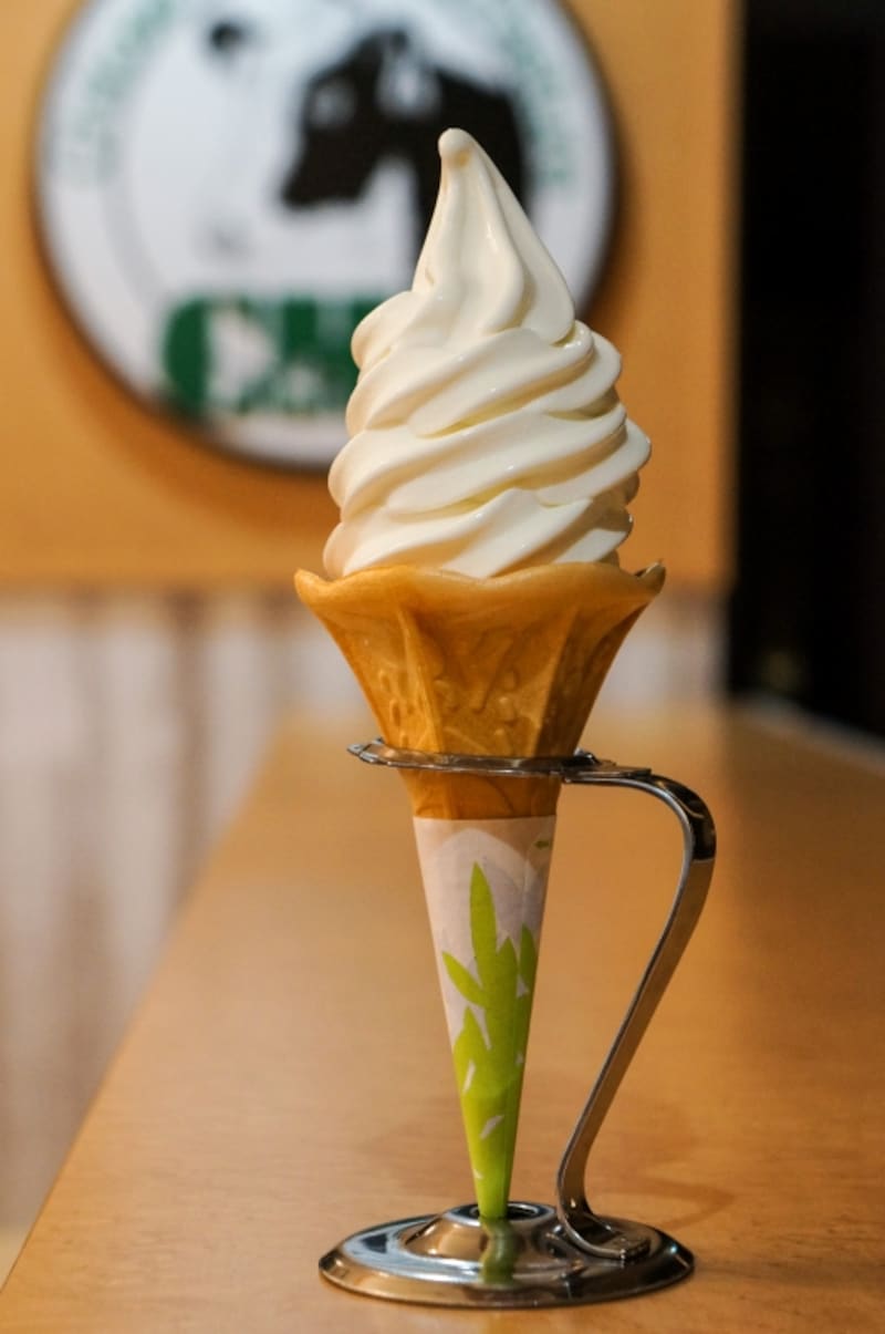 8Fにある「千歳 細澤牧場」では自家牧場産の生乳を使用したソフトクリームを提供