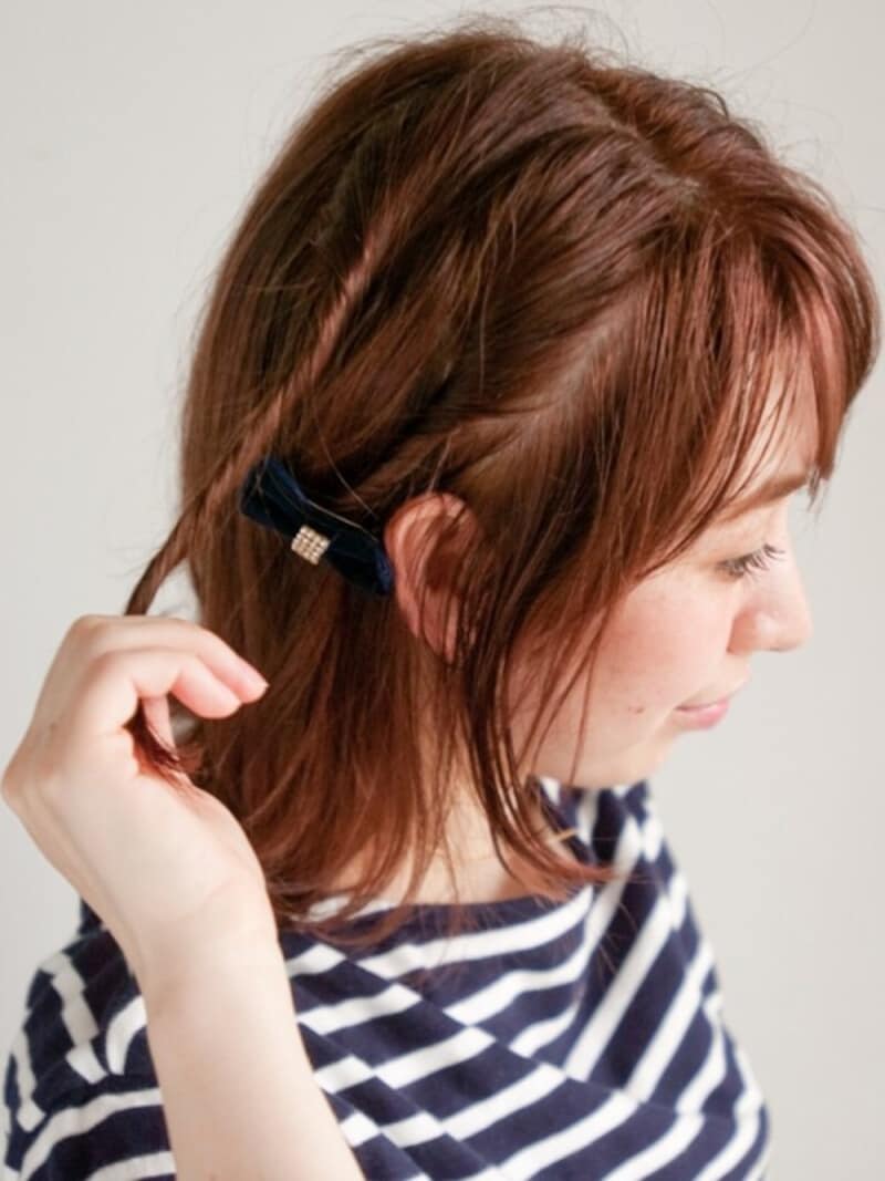 1つ目と逆方向にねじります