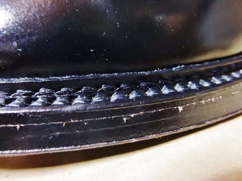 ステッチ付きスプリットウェルト