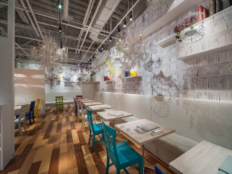 バロック＆アンティークがテーマの白を基調としたインテリアがスタイリッシュ（画像提供：Butter）