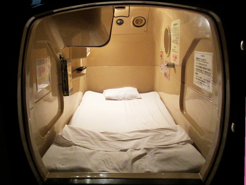 カプセルホテル