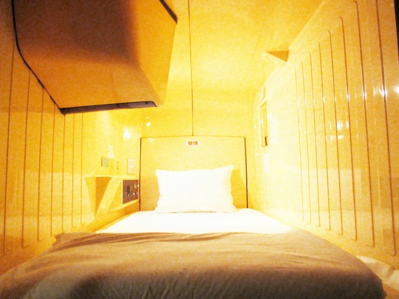 カプセルホテル