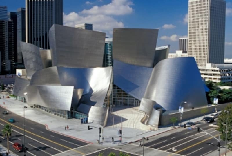 ウオルトディズニーコンサートホール（アメリカ・ロサンゼルス、2003） Courtesy of Gehry Partners, LLP