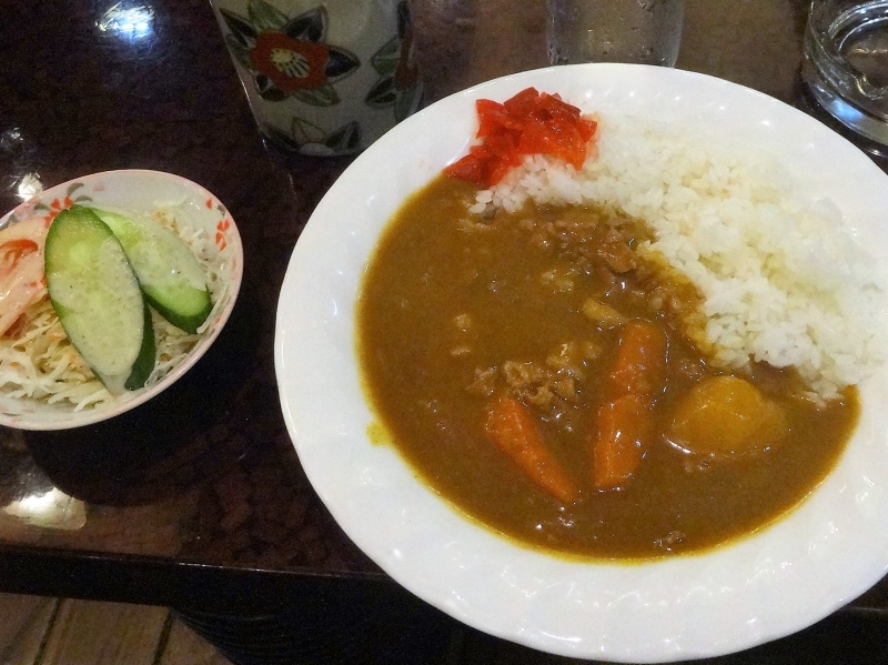 外見とは違い、かなりパンチが効いているカレーだ