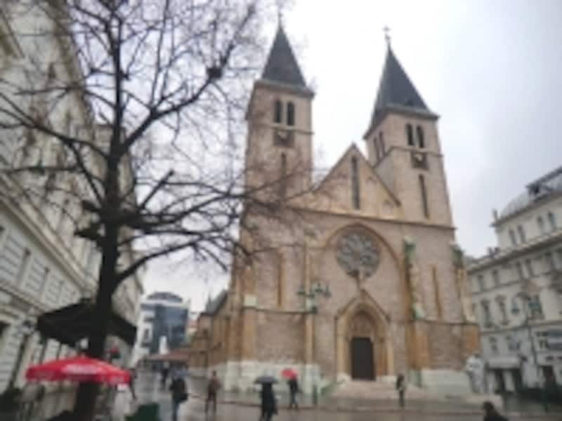 バシュチャルシア内にあるカトリックの大聖堂。クロアチア人たちの集いの場所