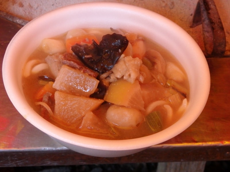 イノシシの肉を味噌仕立てで煮込んだしし汁