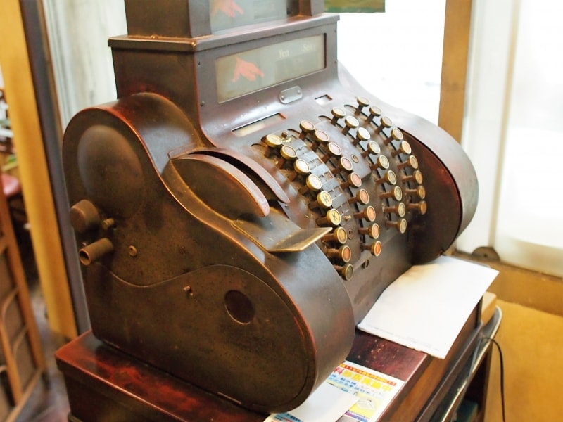 様々な歴史を見てきたであろうレジスター