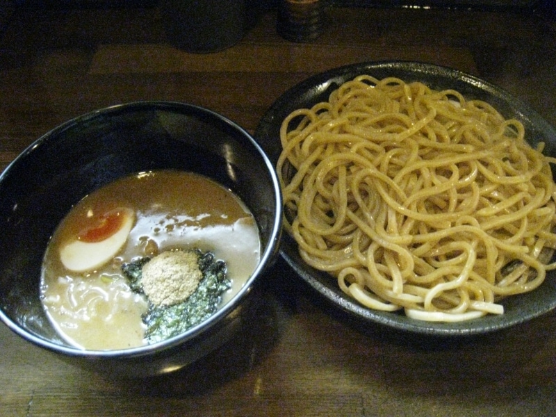 濃厚つけ麺（並盛り）。コシのある太目の麺が特徴。