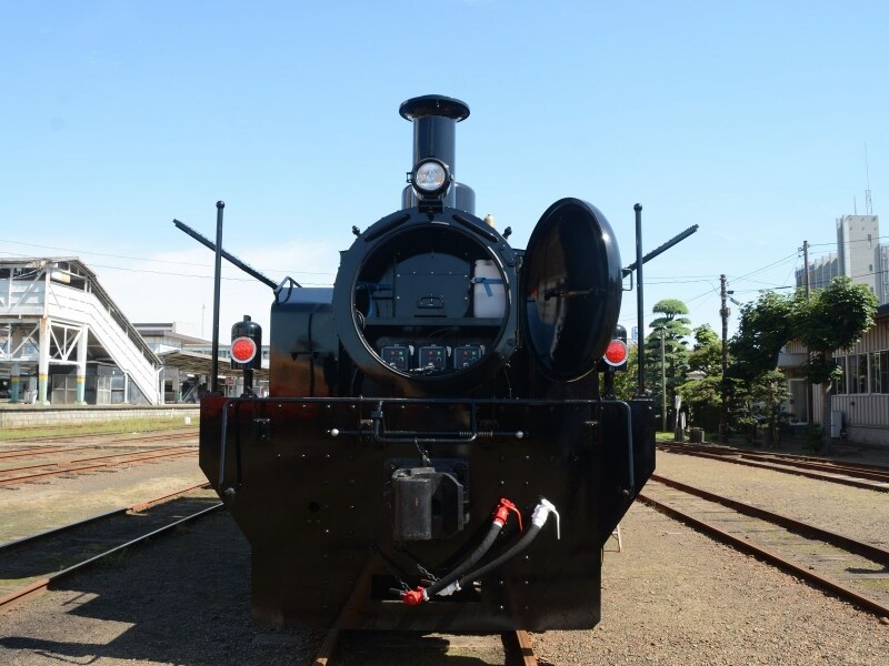 煙室扉を開ける