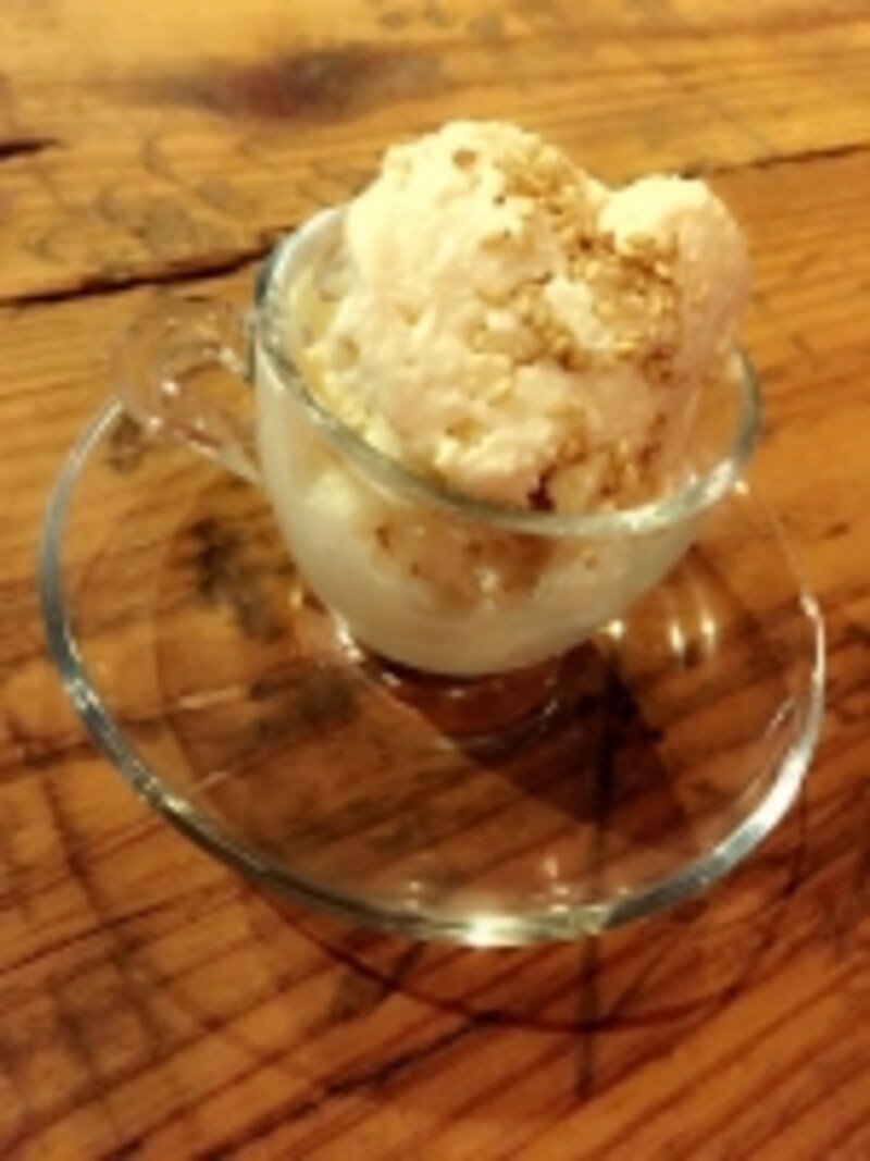 練りごまで濃厚豆腐アイスクリームに！
