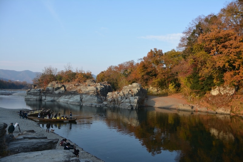 長瀞ライン下りに乗船すれば紅葉が水平移動