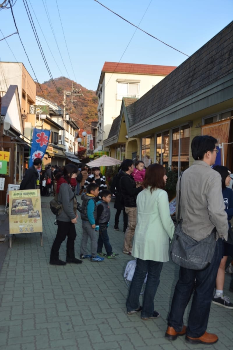 レトロな雰囲気が漂う長瀞岩畳商店街