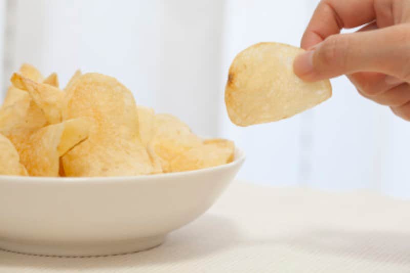 味の濃い惣菜、スナック菓子などには注意