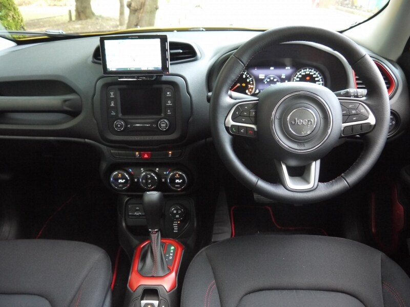 ジープ・レネゲード