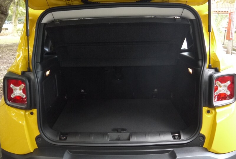 ジープ・レネゲード