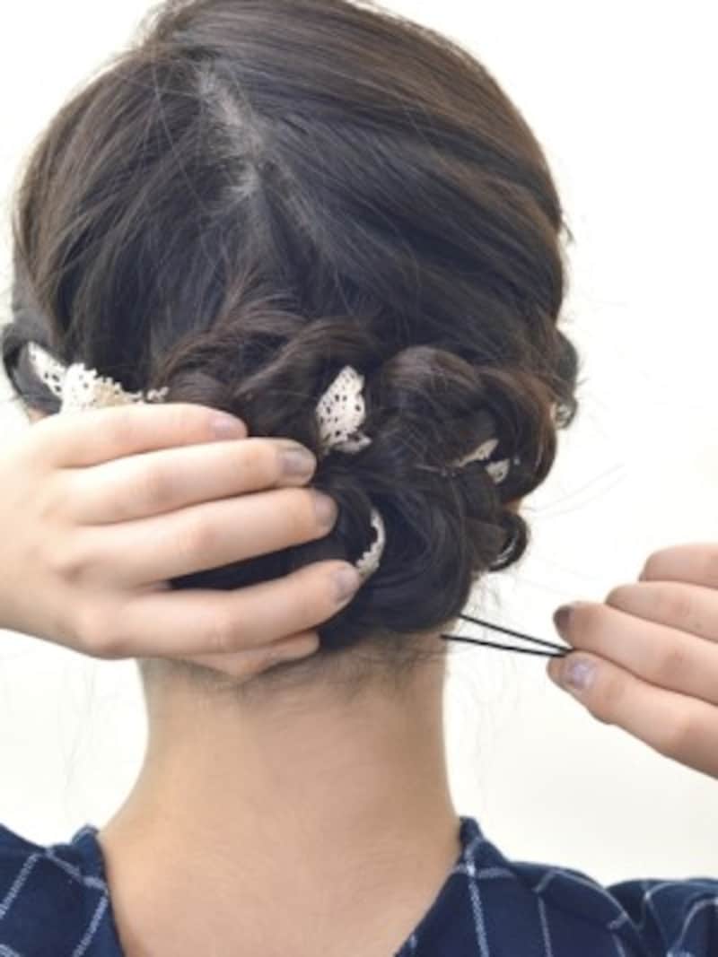 ピンをすべて中央にむかってとめるとしっかり固定します