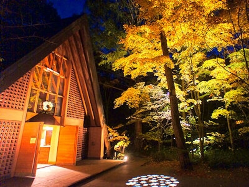 軽井沢高原教会の紅葉ライトアップ