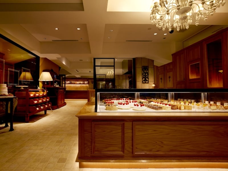 モンテローザ店舗内観。カフェスペースはなく、テイクアウトのみ。奥にはオリジナルオーダーメードケーキの相談ができる「ラボスペース」を併設（画像提供：モンテローザ）