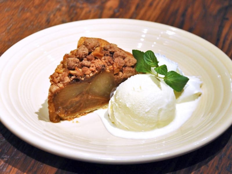 定番のひとつ「ダッチ クランブル（600円、アイス付）」。テイクアウトは400円（カット）、ホール（3000円）※いずれも税込（画像提供：グラニースミス）