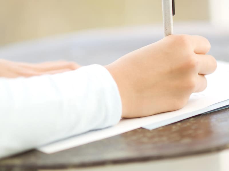 学校や先生へのクレーム・苦情を伝える際は、事実や経過を紙に書いて残そう