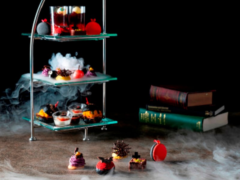 「ハロウィン アフタヌーンティー(3819円税別、サ料込)」。プラス料金(4500円税別、サ料込)で20種類がフリードリンクで楽しめます(画像提供:ヨコハマ グランド インターコンチネンタル ホテル)