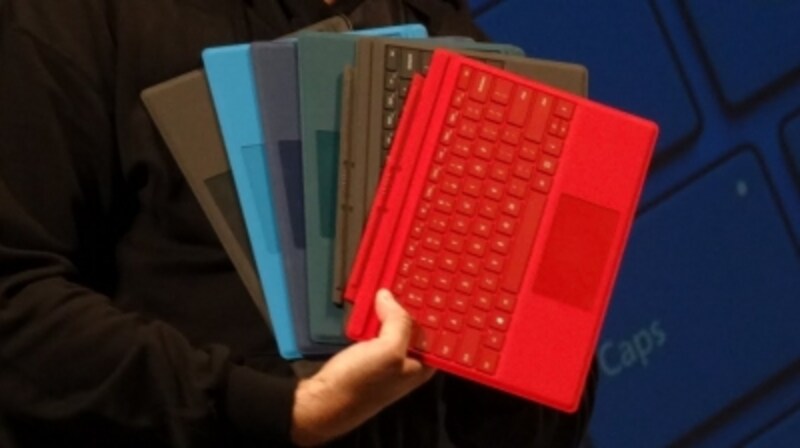 カバーにキーボードを備えている